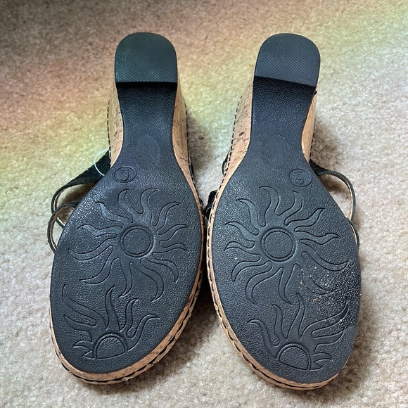Wedge flip flops! Size 6 NEW - Picture 5 of 7